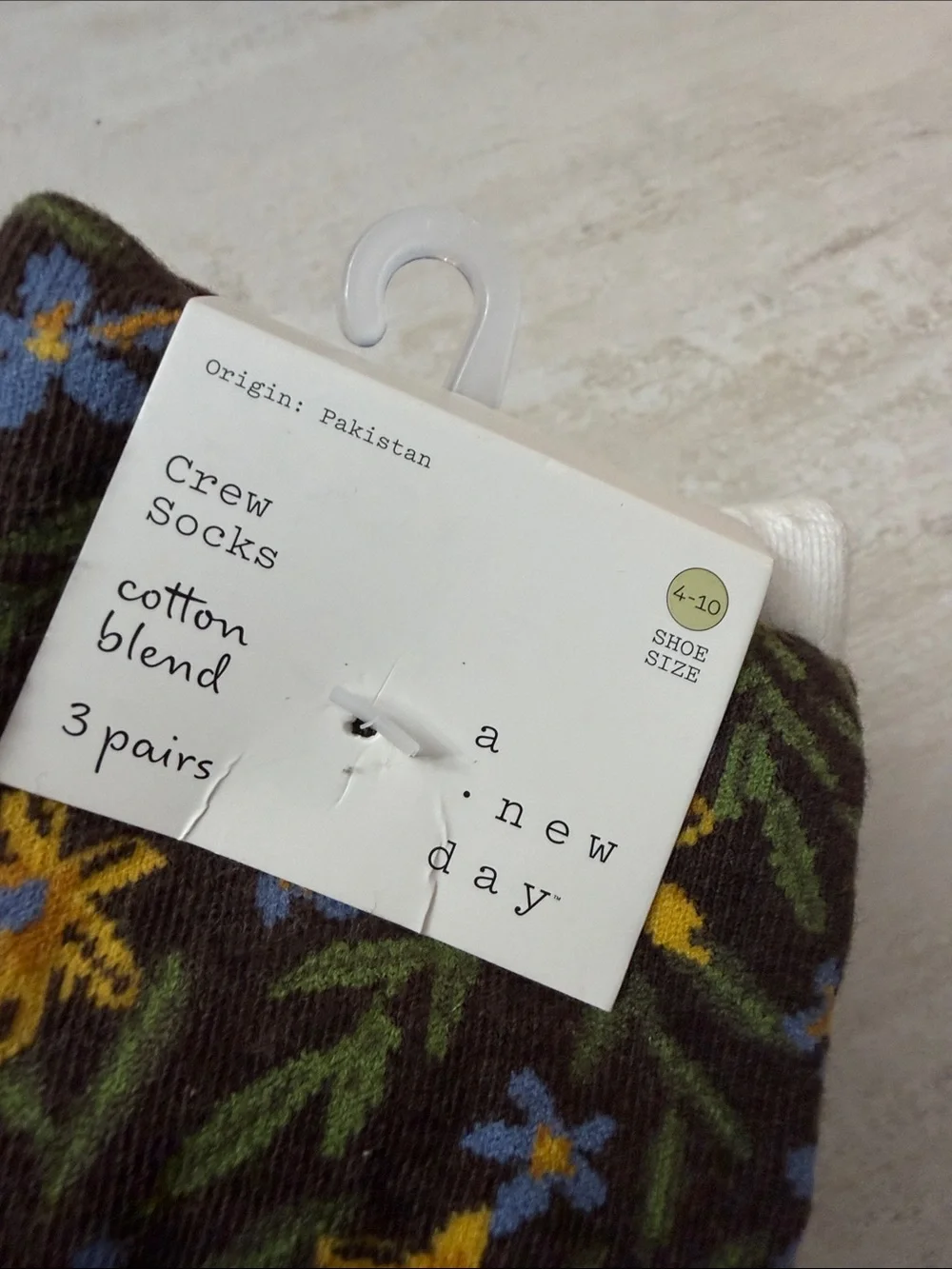 a new day Women's 3-Pack Crew Socks in Brown, Cream and Multicolor